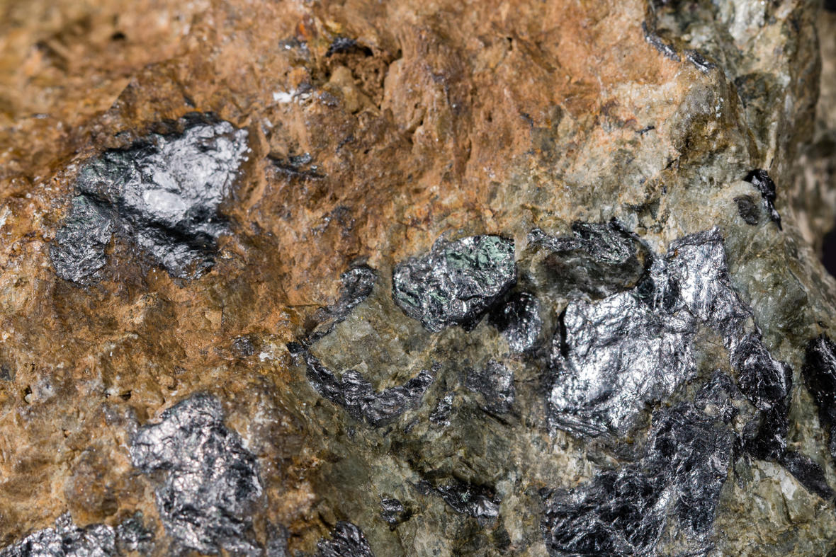 Graphite: Mineral information, data and localities.